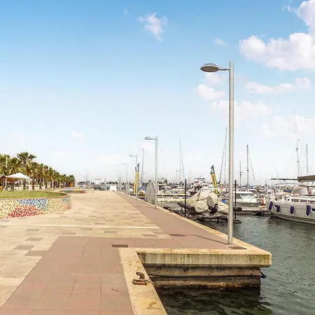 3 Bedroom Cozy In La Rapita Apartment *