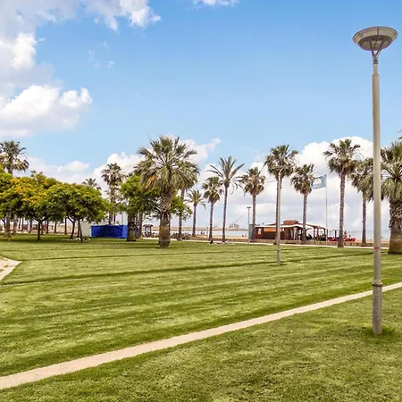 3 Bedroom Cozy In La Rapita Apartment